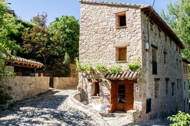 Fachada de La Casa de Los Moyas en Olba (Teruel)